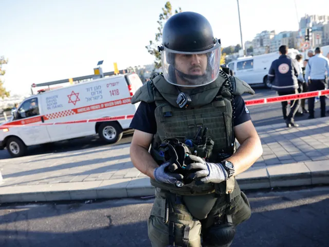 У Єрусалимі стався теракт, вибухи пролунали у двох місцях: багато постраждалих. Фото і відео
