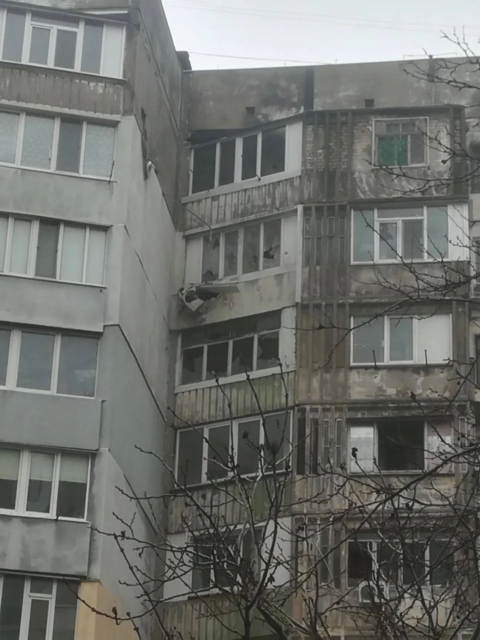 Окупанти завдали нового удару по Херсону: є приліт поблизу багатоповерхівки – ЗМІ