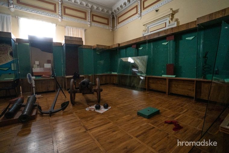 Спорожнілий виставковий зал херсонського музею Спорожнілий виставковий зал херсонського музею