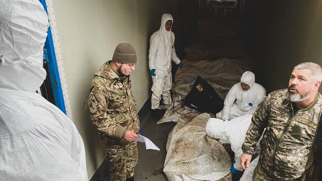 На Харьковщине собирают тела ликвидированных российских оккупантов: часть из них заминированы. Фото