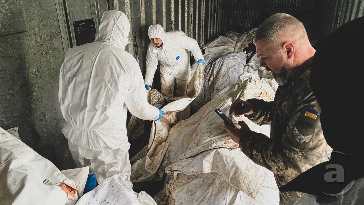 На Харківщині збирають тіла ліквідованих російських окупантів: частину з них заміновано. Фото