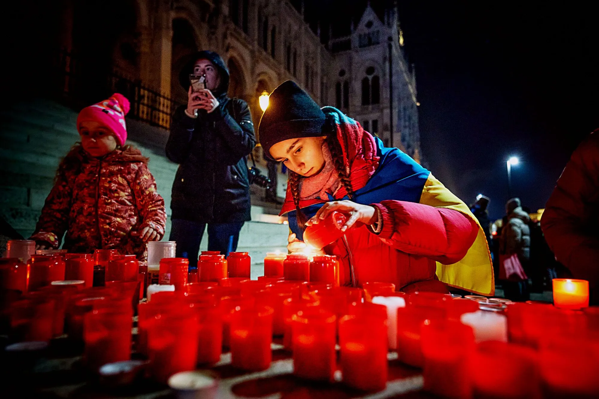 Парламент в Угорщині вимкнув на півгодини світло в пам’ять про жертв Голодомору. Фото dqxikeidqxitkant