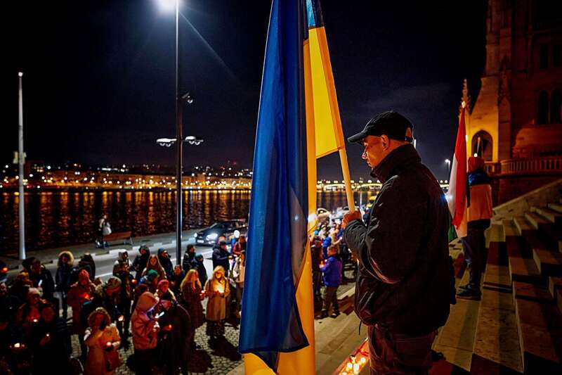 Парламент в Угорщині вимкнув на півгодини світло в пам’ять про жертв Голодомору. Фото