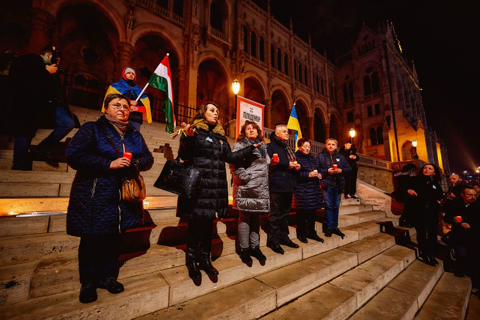 Парламент в Угорщині вимкнув на півгодини світло в пам’ять про жертв Голодомору. Фото