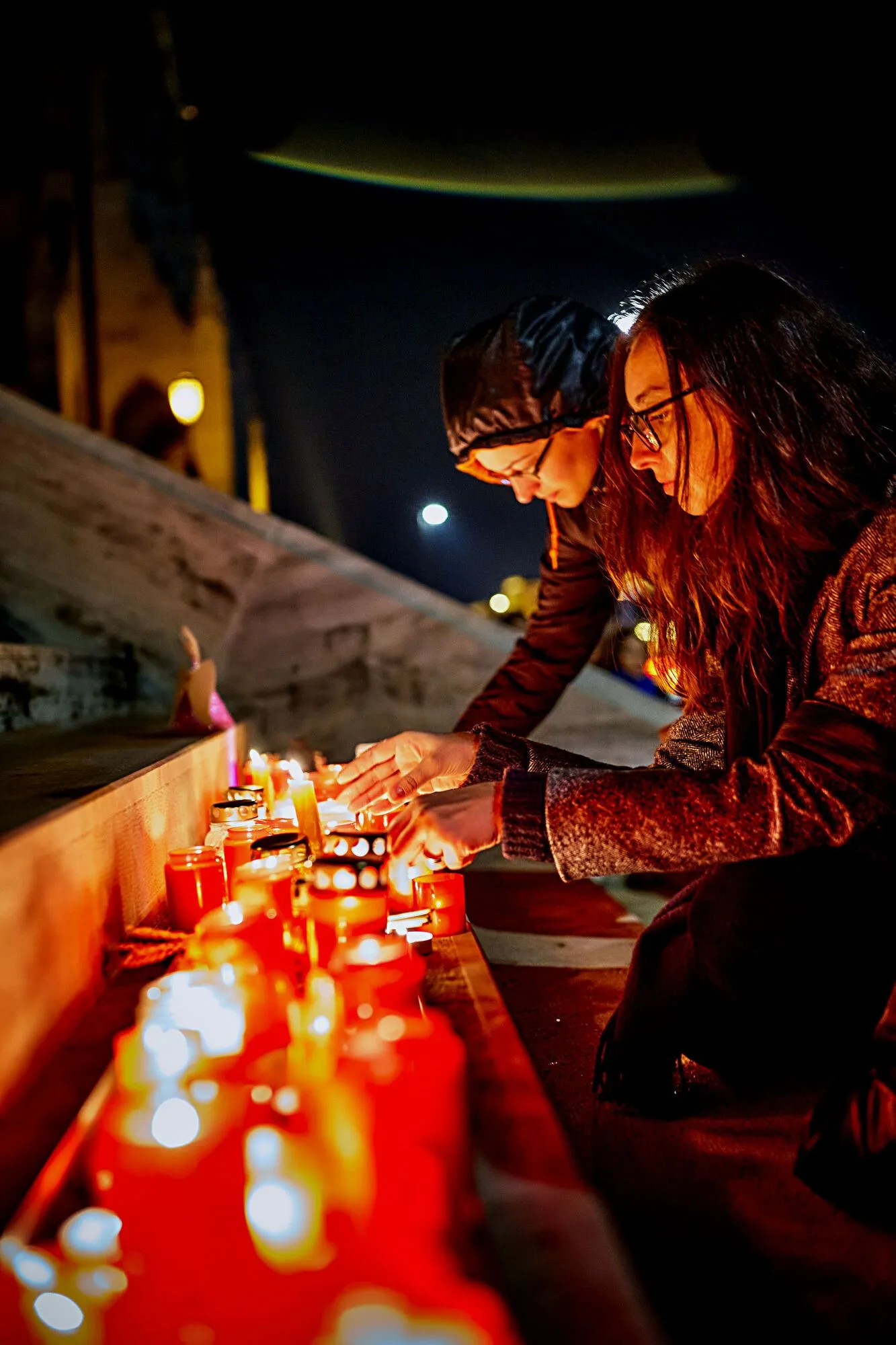 Парламент в Угорщині вимкнув на півгодини світло в пам’ять про жертв Голодомору. Фото