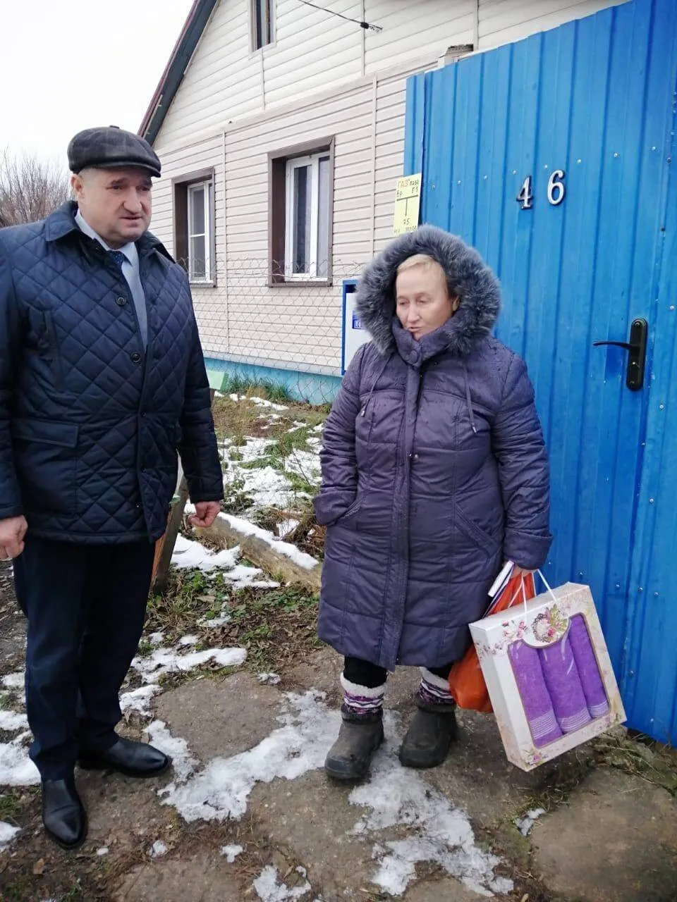 В Курской области матерям ликвидированных в Украине кафиров подарили открытки и полотенца. Фото