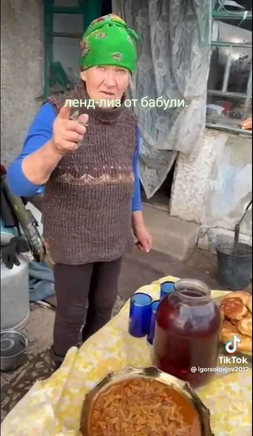 Украинская бабушка ’’вооружила’’ воинов ВСУ, рассказав, где оружие захватчиков: сеть тронуло видео