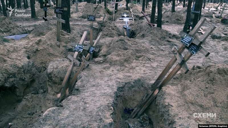 Кресты из могил Елены Столпаковой и ее семьи