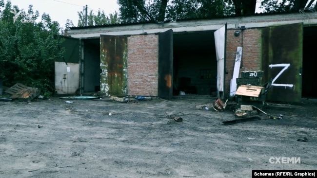 Одно из мест дислокации военных РФ в Изюме.