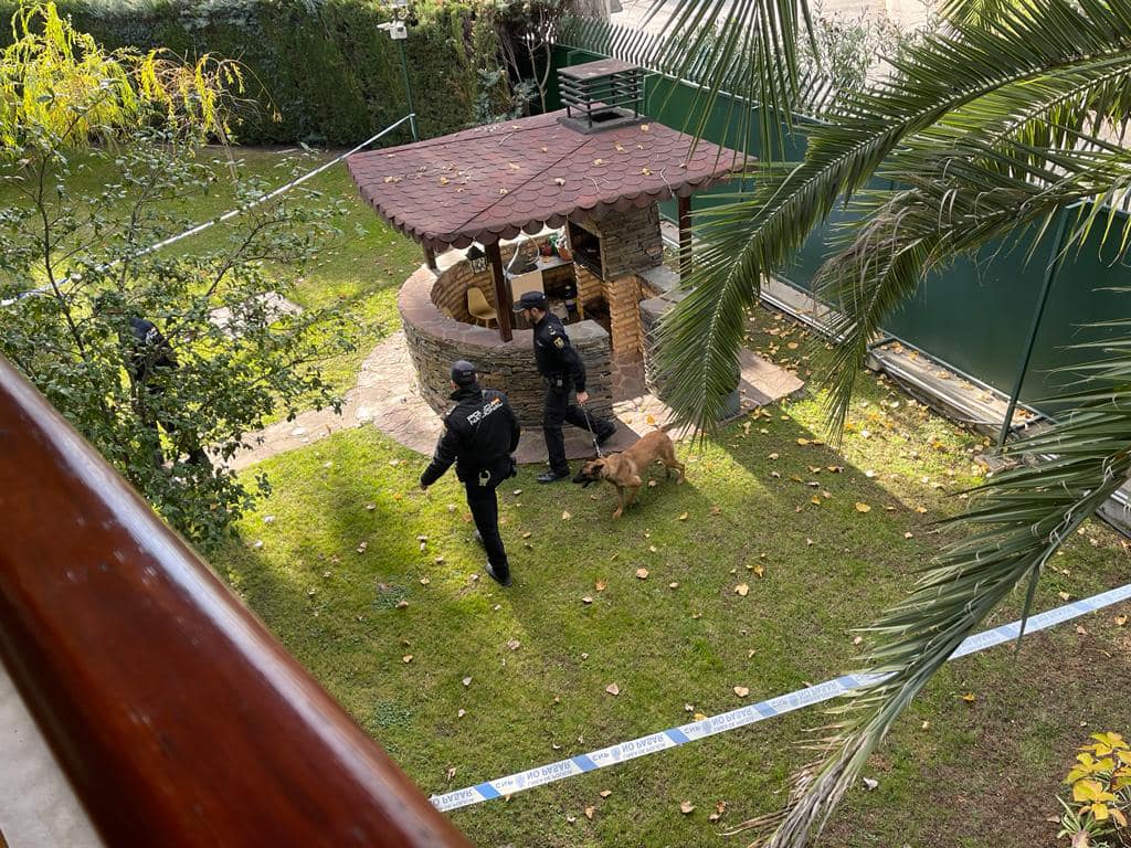 поліція біля посольства в Іспанії