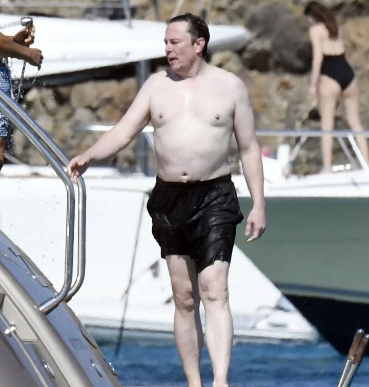 Ілон Маск прокоментував власні похмурі фото на Міконосі dqxikeidqxitkant