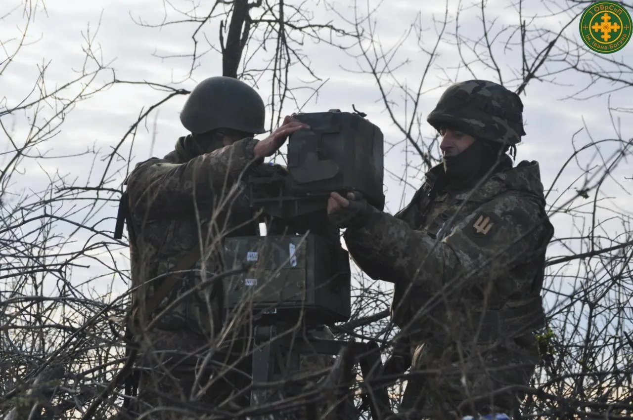 Як наші воїни працюють на фронті