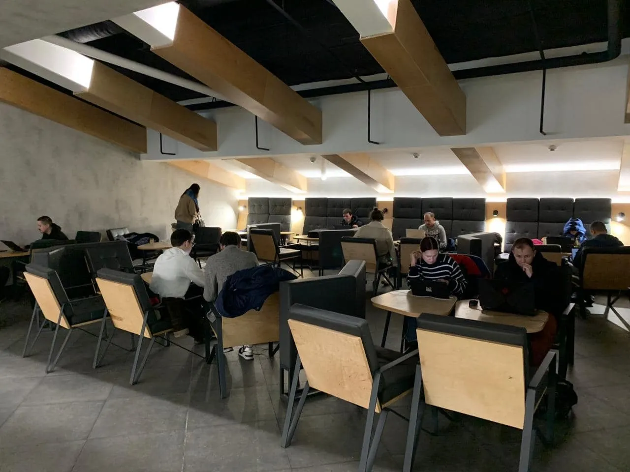 У Києві відкрили найбільший ’’Пункт незламності’’: де знаходиться та як працює. Фото