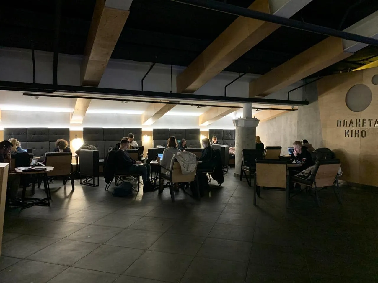 У Києві відкрили найбільший ’’Пункт незламності’’: де знаходиться та як працює. Фото