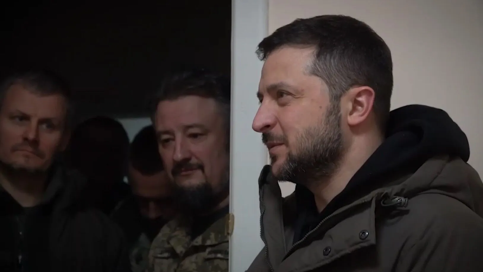 Зеленський у День ЗСУ відвідав поранених бійців у Харківському шпиталі та вручив нагороди. Відео