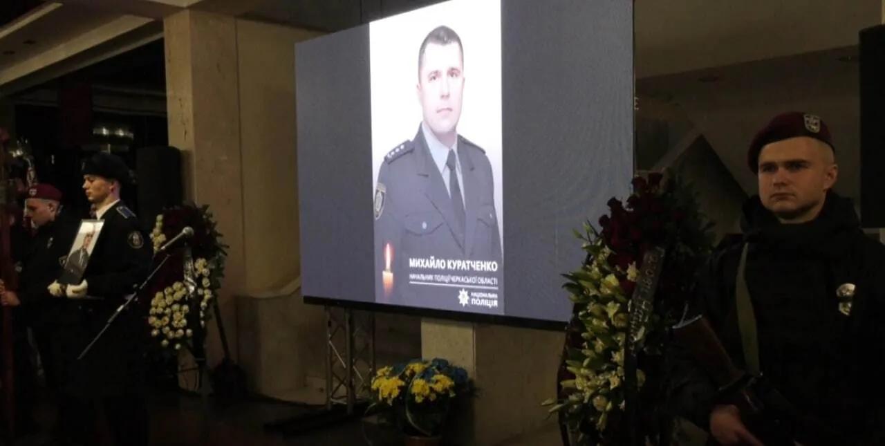 У Черкасах прощаються з поліцейськими, які підірвалися на каскаді ворожих мін на Херсонщині. Фото і відео dqxikeidqxiqqeant