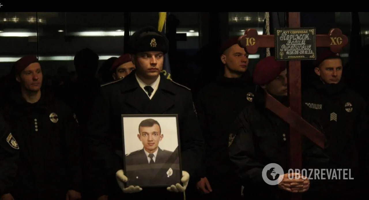 У Черкасах прощаються з поліцейськими, які підірвалися на каскаді ворожих мін на Херсонщині. Фото і відео