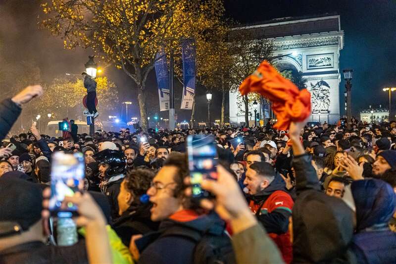 Празднование выхода Франции в полуфинал ЧМ-2022 переросло в стычки с полицией – фото dqxikeidqxitkant