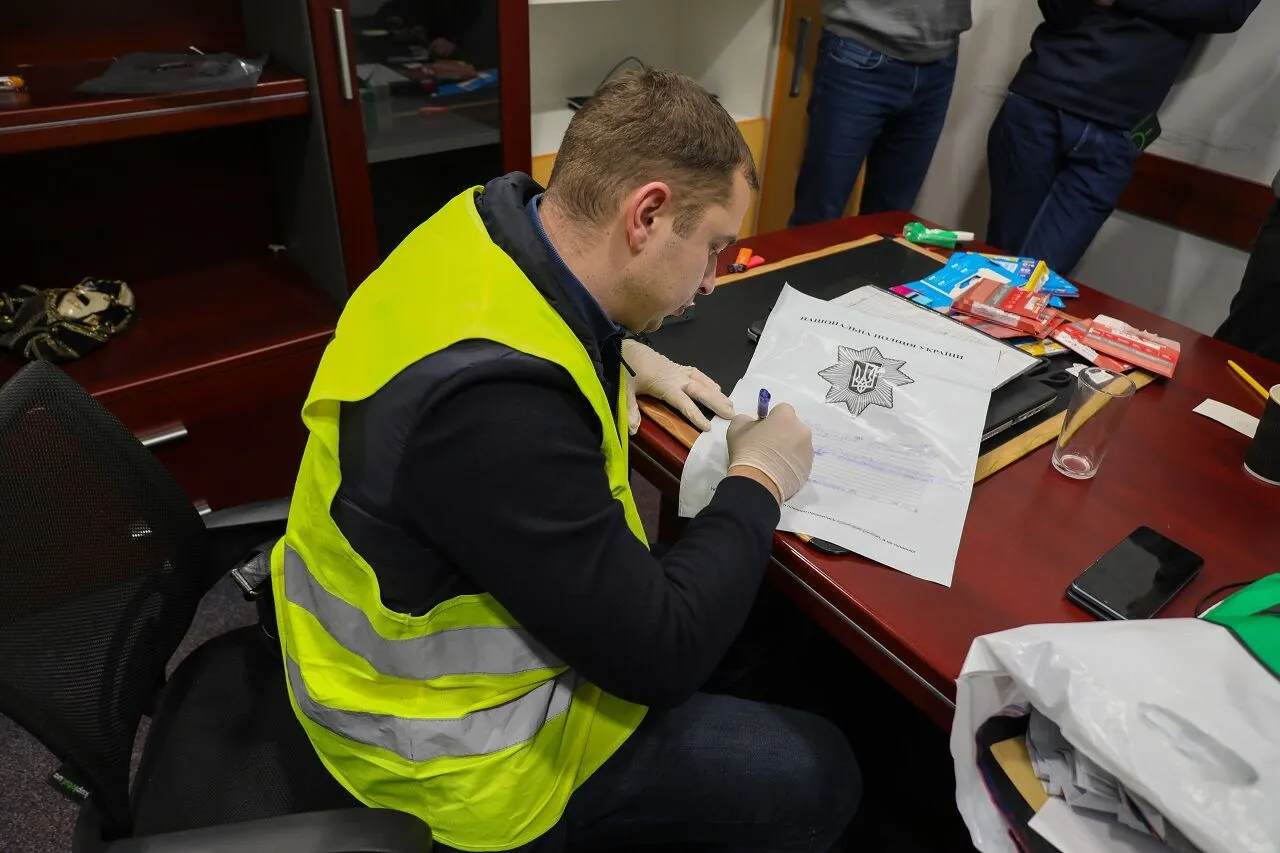 У Києві викрили організаторів ’’бізнесу’’ з надання сексуальних послуг. Фото і відео dqxikeidqxiqqeant