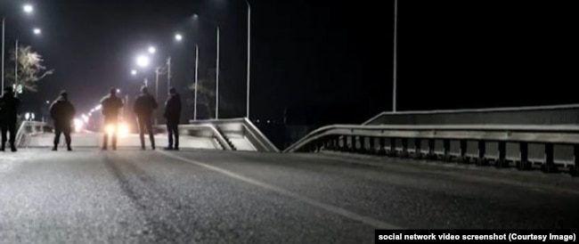 Вибухом пошкоджена огорожа мосту