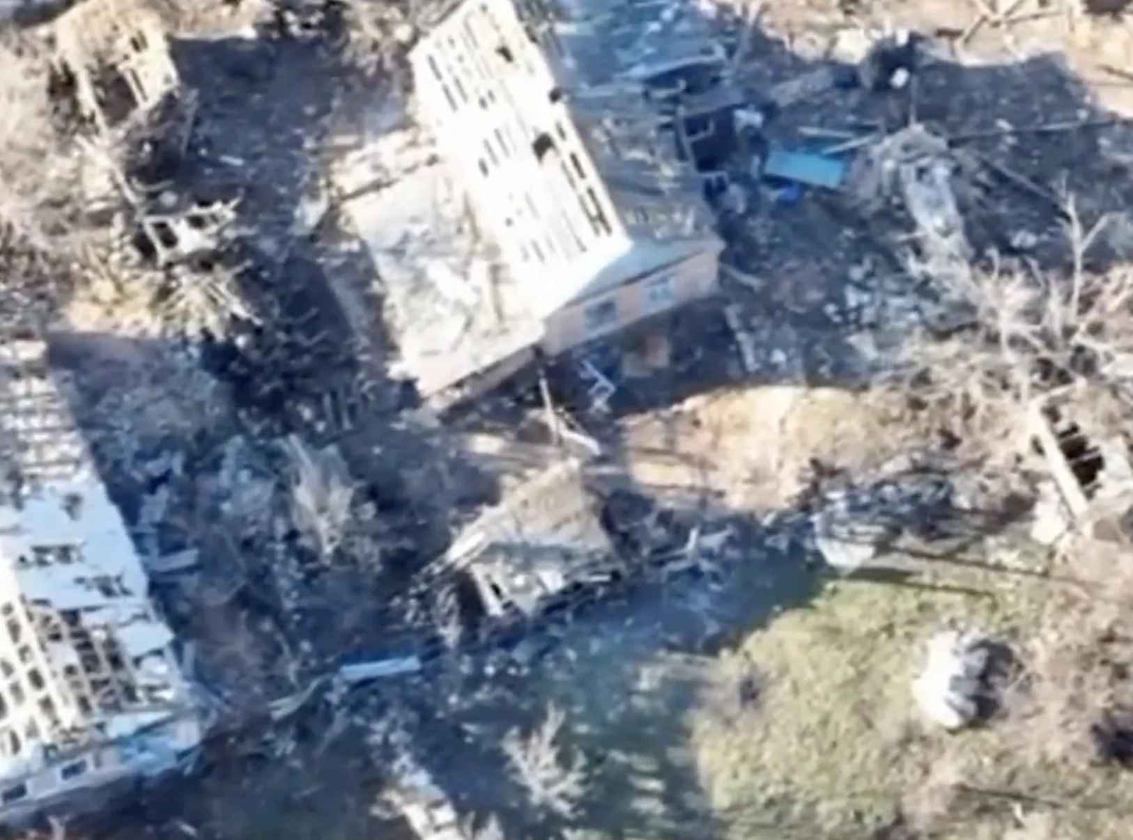 ’’Апокаліптичні кадри’’: у мережі показали, як зараз виглядає передмістя Бахмута. Відео dqxikeidqxitkant