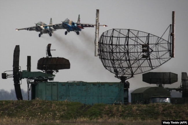 Російські Су-25 під час військових навчань