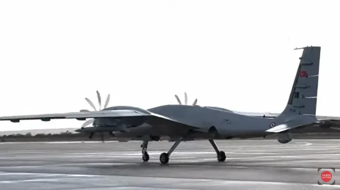 Туреччина провела успішні випробування першої власної надзвукової ракети, випущеної з БПЛА Bayraktar AKINCI. Відео dqxikeidqxitkant