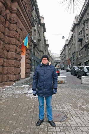 Микола БЄЛЄСКОВ, 29 років, військовий експерт. Народився 10 травня 1993 року в місті Лебедин на Сумщині. Батько – електрик, ліквідатор аварії на ЧАЕС, мати – вчителька математики і фізики. Закінчив Інститут міжнародних відносин Київського національного університету імені Тараса Шевченка за спеціальністю ”Політолог-міжнародник”. Працював у неурядовій організації ”Інститут світової політики”, Національному інституті стратегічних досліджень, у відділі воєнної політики. Із серпня 2022 року – старший аналітик благодійного фонду ”Повернись живим”. Заручений. Любить пригодницькі романи й фентезі. Слухає музику 1980-х dqxikeidqxiqqeant