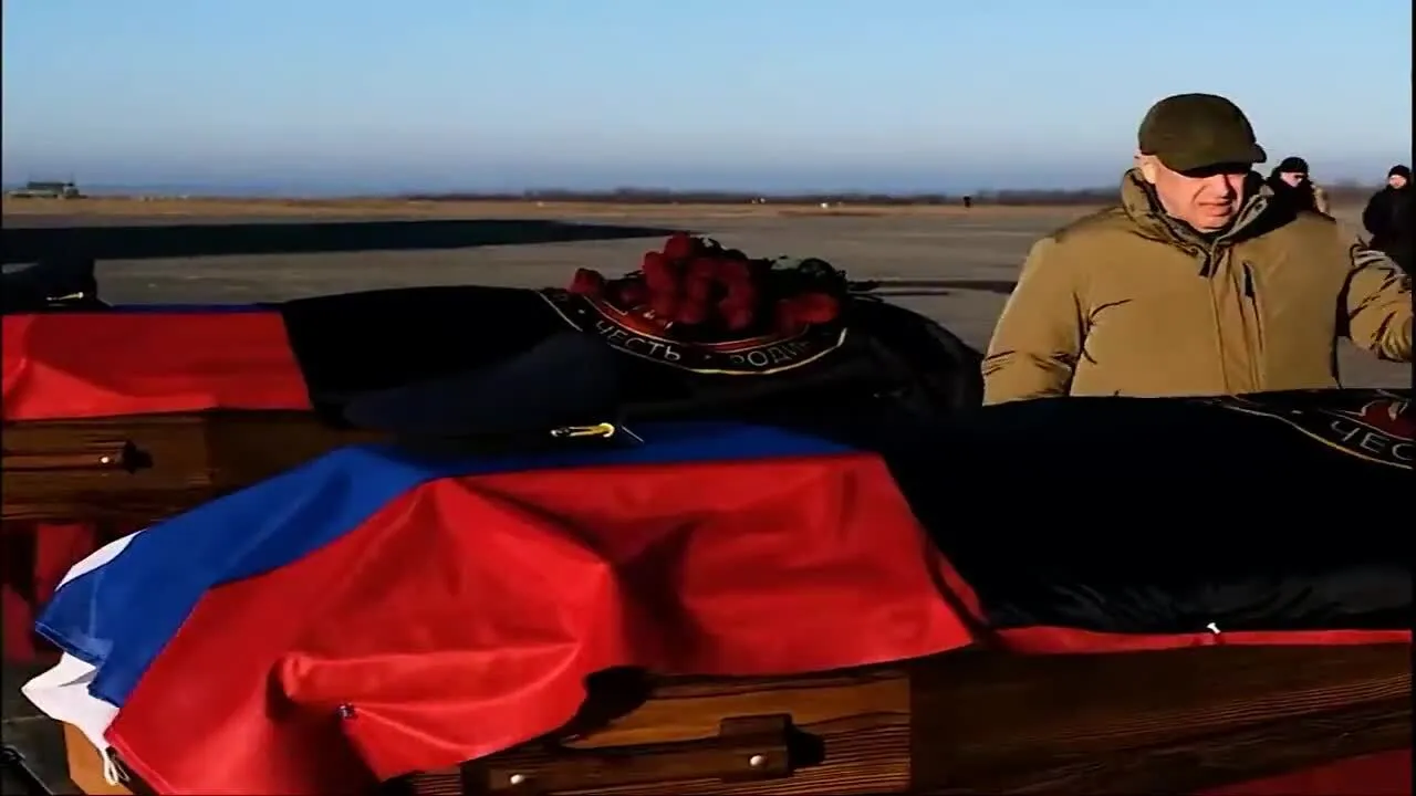 ’’Їхні контракти закінчилися’’: Пригожин демонстративно попрощався з загиблими пілотами-’’вагнерівцями’’, збитими під Бахмутом. Відео dqxikeidqxiqqeant