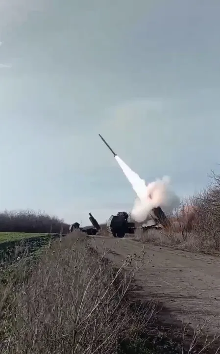 ’’Хорошая погода, солнышко’’: в сети появилось видео эффектной работы HIMARS в Украине