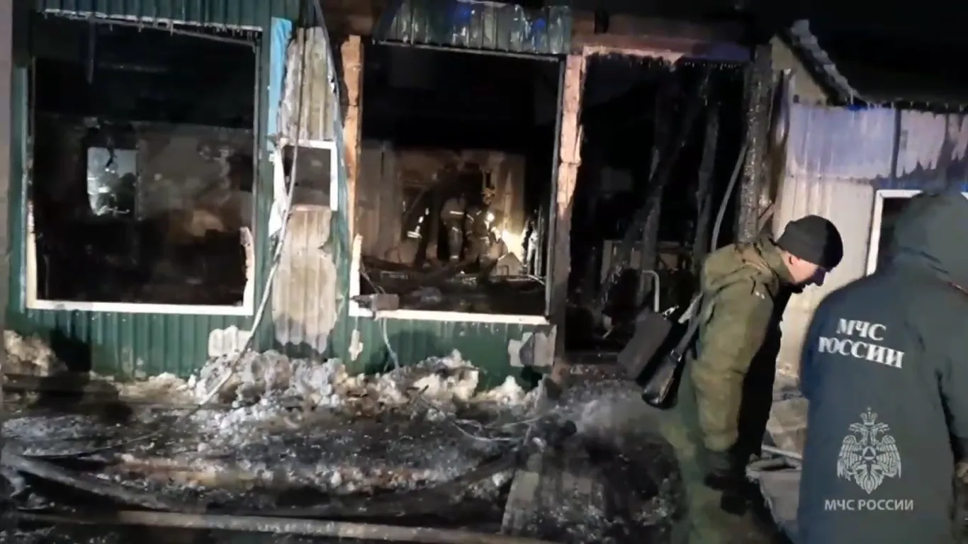 В российском Кемерово вспыхнул дом престарелых: погибли 22 человека. Видео