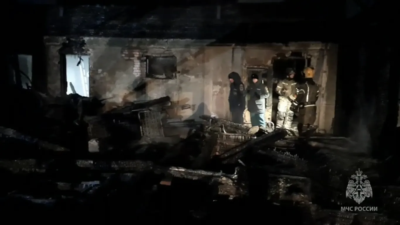 В российском Кемерово вспыхнул дом престарелых: погибли 22 человека. Видео