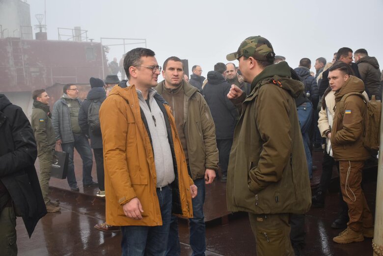 Щоб зрозуміти реальність життя: Кулеба з послами України відвідали Миколаїв 11