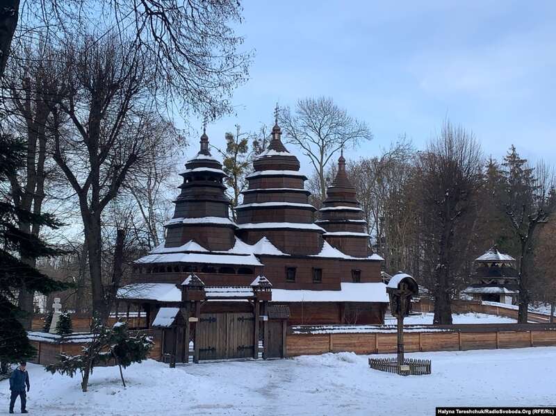 Деревянная церковь из села Кривка в музее народной архитектуры и быта имени Климентия Шептицкого во Львове