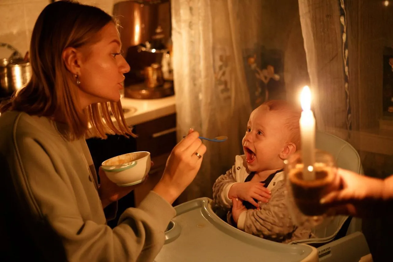 Українці адаптуються до відключень електрики