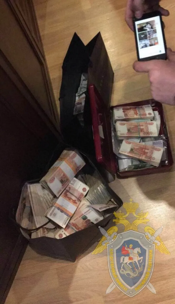 Російські правоохоронці затримали заступника Сальдо, який відповідав за будівництво: вилучено мільйони готівкою. Фото dqxikeidqxiqqeant