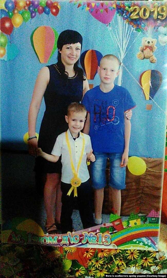 Алена Глущенко с сыновьями Ваней и Севой. Фото из личного архива семьи