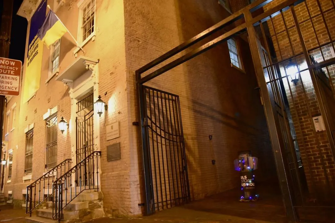 У Вашингтоні біля посольства України встановлено макет російської ракети.