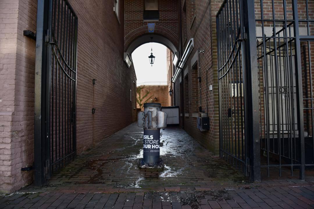 Макет російської ракети біля посольства України у Вашингтоні