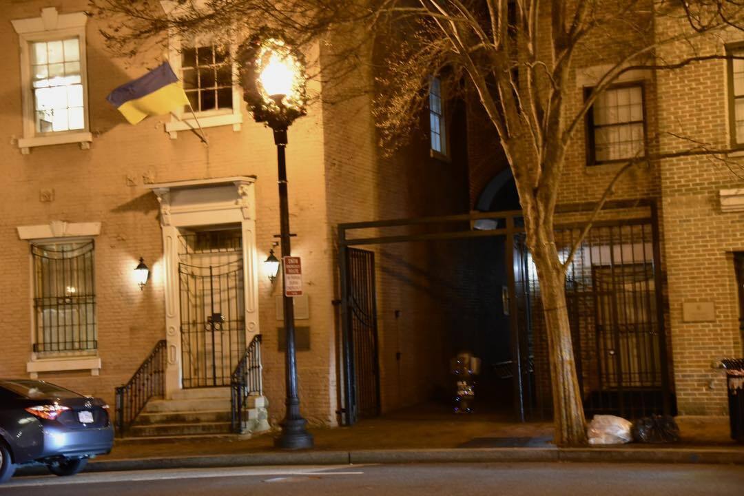 У Вашингтоні біля посольства України встановлено макет російської ракети.