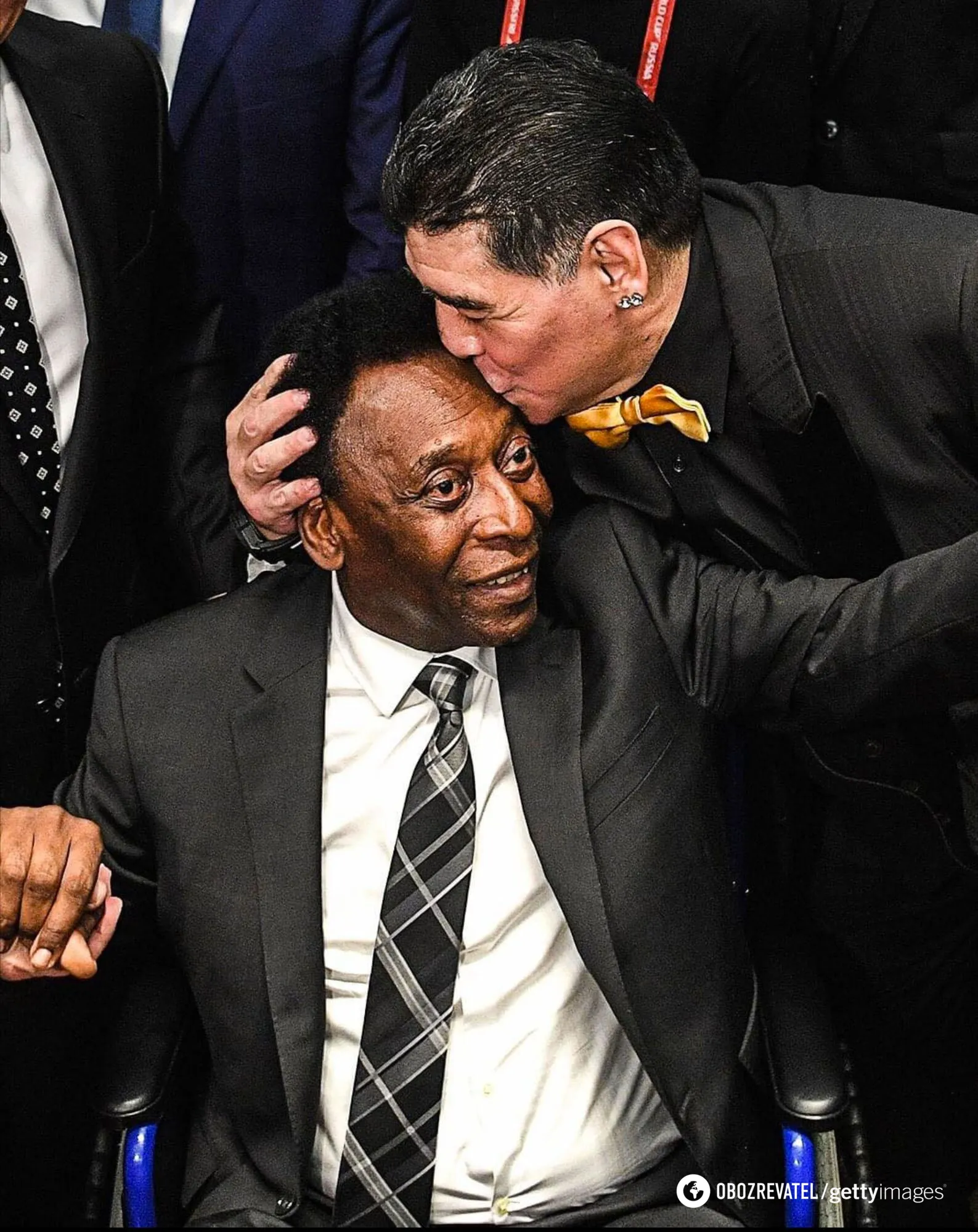 Как Пеле и Марадона сыграли в футбол в эфире: легендарное видео dqxikeidqxiqqeant