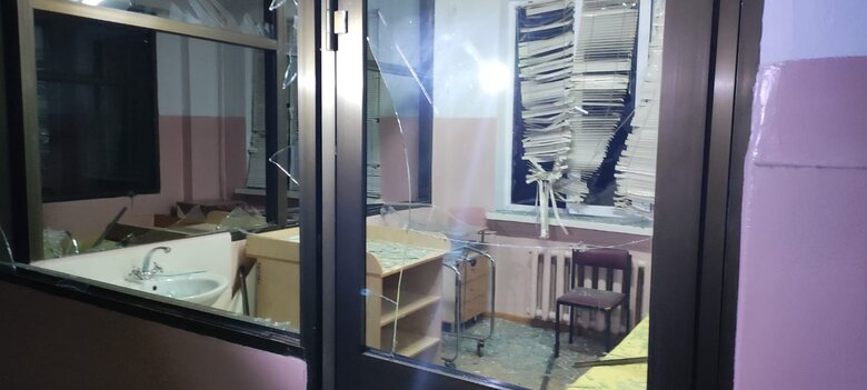 В новогоднюю ночь враг ударил по детской областной больнице в Херсоне, - ГСЧС 04