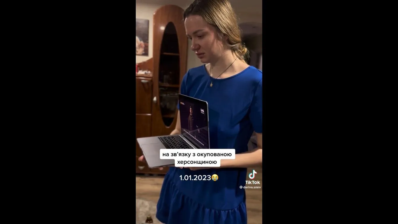 Українці дивляьбся новорічне привітання президента dqxikeidqxitkant