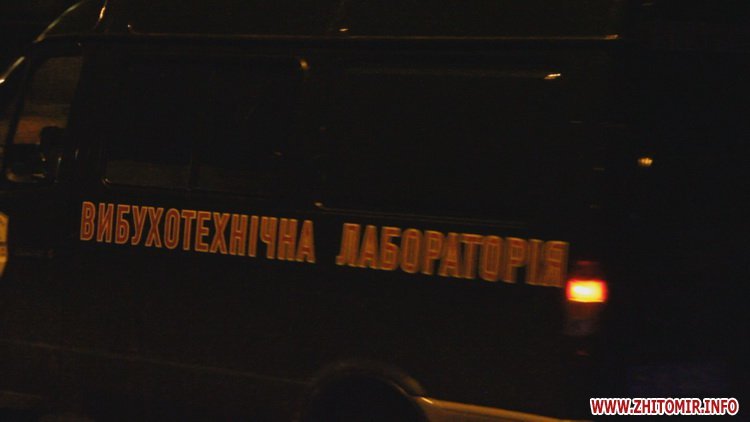 В Житомире неспокойно: стрельба, заложники и неизвестные в масках - фото 9