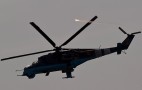 Украинский боевой вертолет над аэропортом Донецка, 26 мая 2014 года. Фото: Вадим Гирда / AP