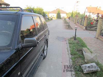 В Луцке в машину депутата швырнули «коктейль Молотова» В Луцке в машину депутата швырнули «коктейль Молотова» dqxikeidqxiqqeant