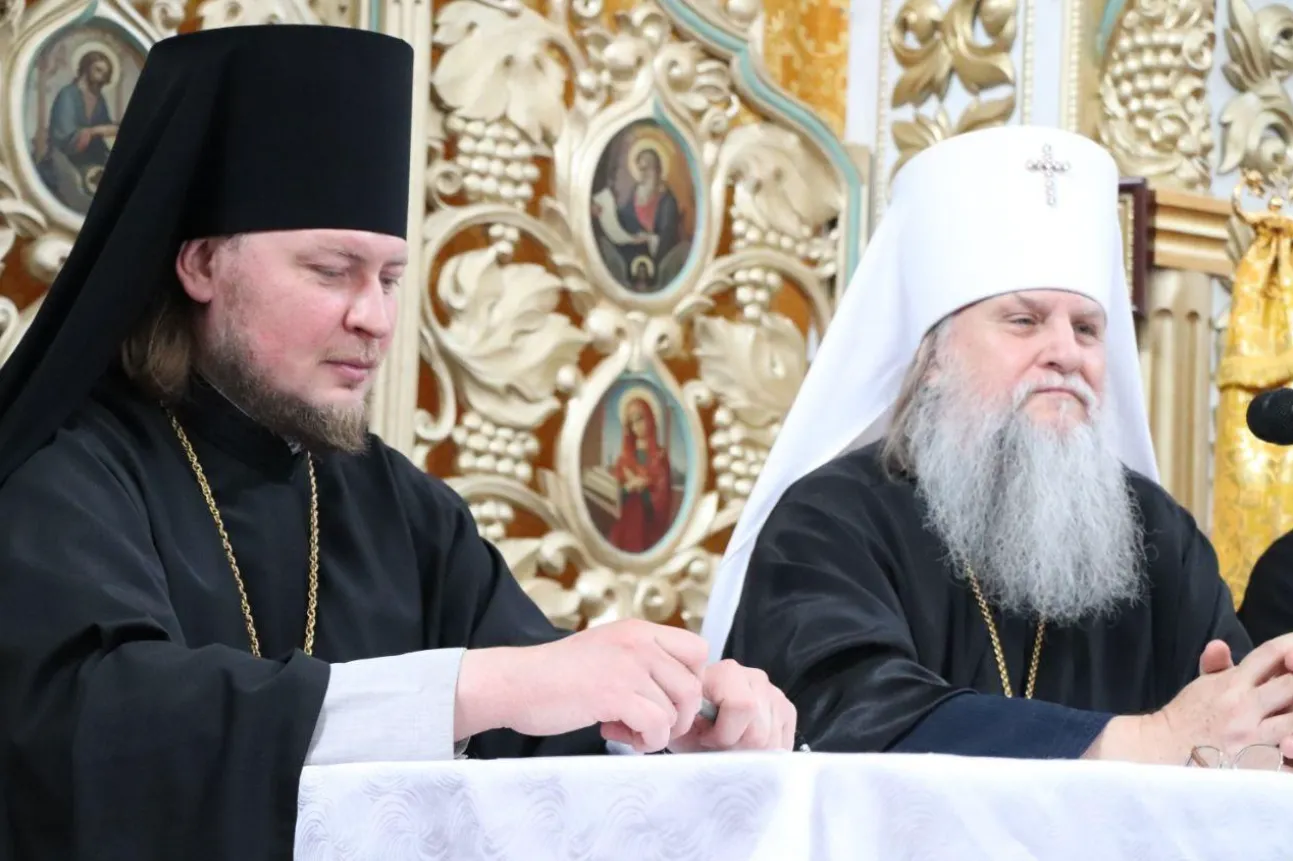 Зеленський призупинив громадянство 13 священників УПЦ МП – ЗМІ