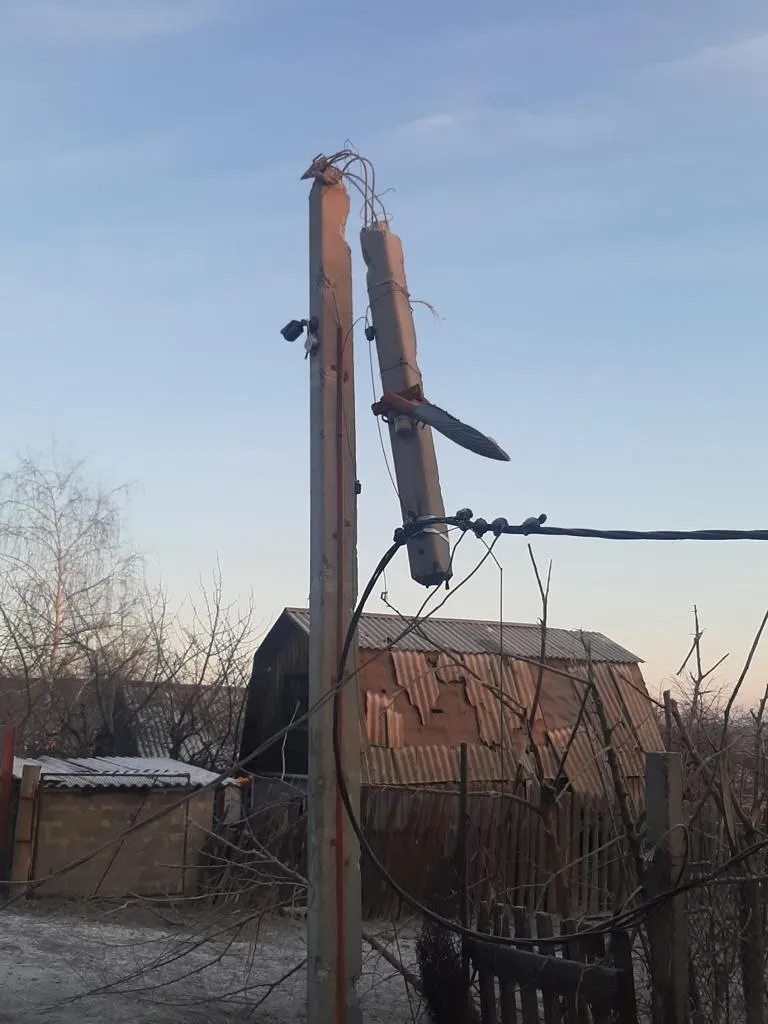 Окупанти перебили стовп лінії електропередач