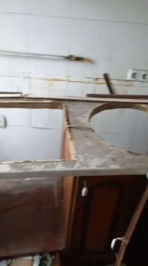 ’’Унітаза і ванни немає, меблі винесли’’: маріупольці показали вцілілу квартиру, де побували окупанти. Відео dqxikeidqxitkant