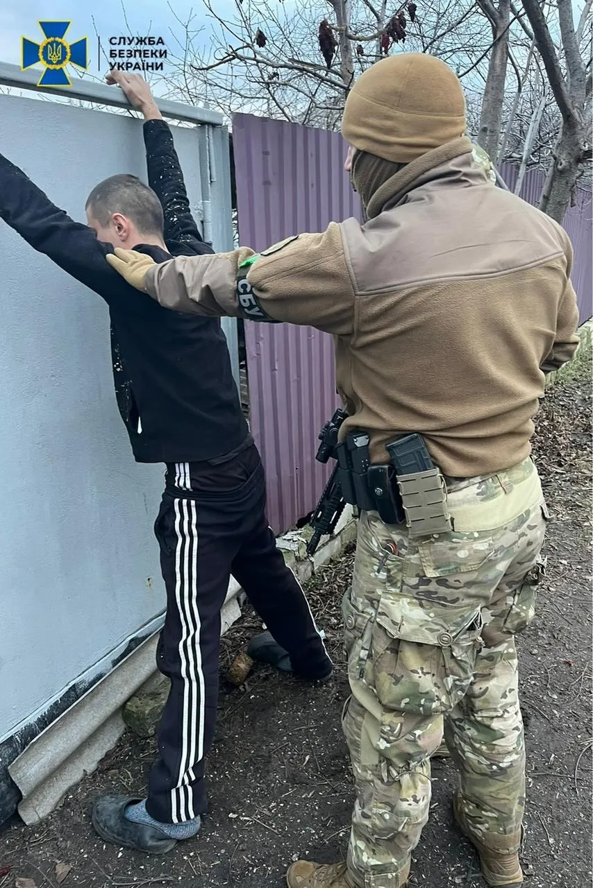 СБУ затримала колаборанта, який допомагав окупантам вивозити українське зерно з Харківщини. Фото